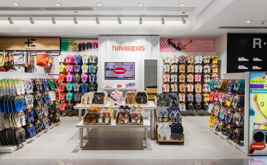 H Havaianas σηματοδοτεί την έναρξη του καλοκαιριού με νέα καταστήματα