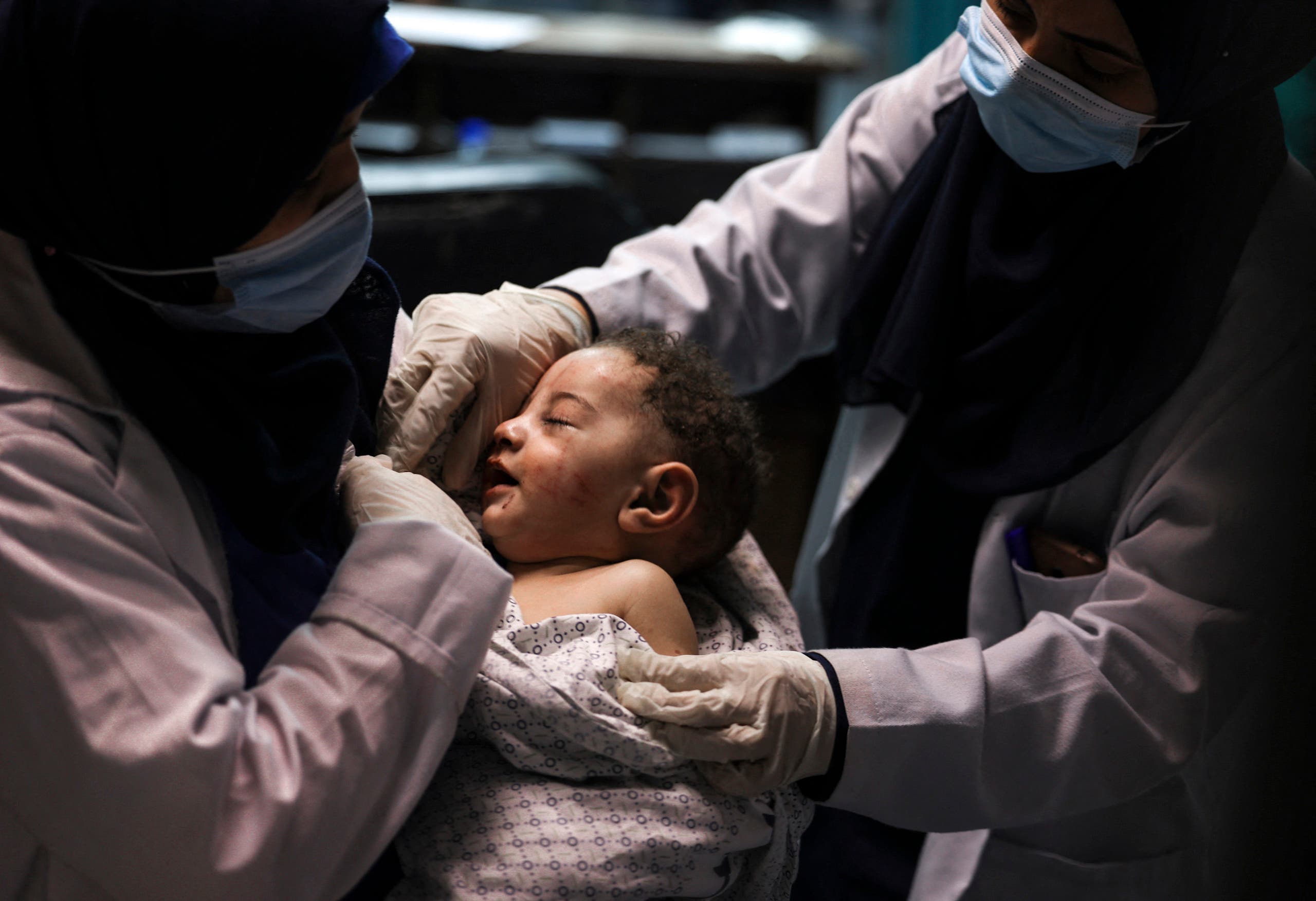 Γάζα: Μωρό δύο μηνών ανασύρθηκε ζωντανό από τα ερείπια μετά από βομβαρδισμό