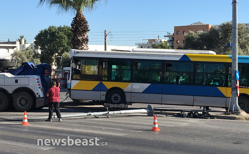 Εικόνες από το τροχαίο με λεωφορείο στο Χαϊδάρι