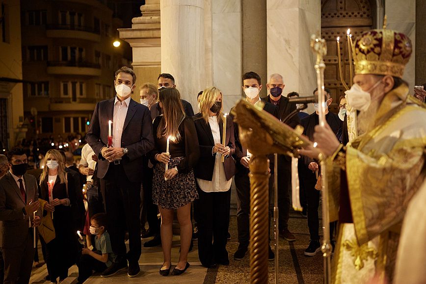 Στον Ιερό Ναό Αγίου Διονυσίου Αρεοπαγίτου Αθηνών έκανε Ανάσταση ο Κυριάκος Μητσοτάκης με την οικογένειά του
