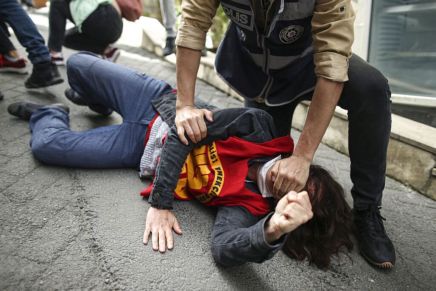 Τουρκία: Βίαιη καταστολή του εορτασμού της εργατικής Πρωτομαγιάς από την Αστυνομία – Δείτε φωτογραφίες
