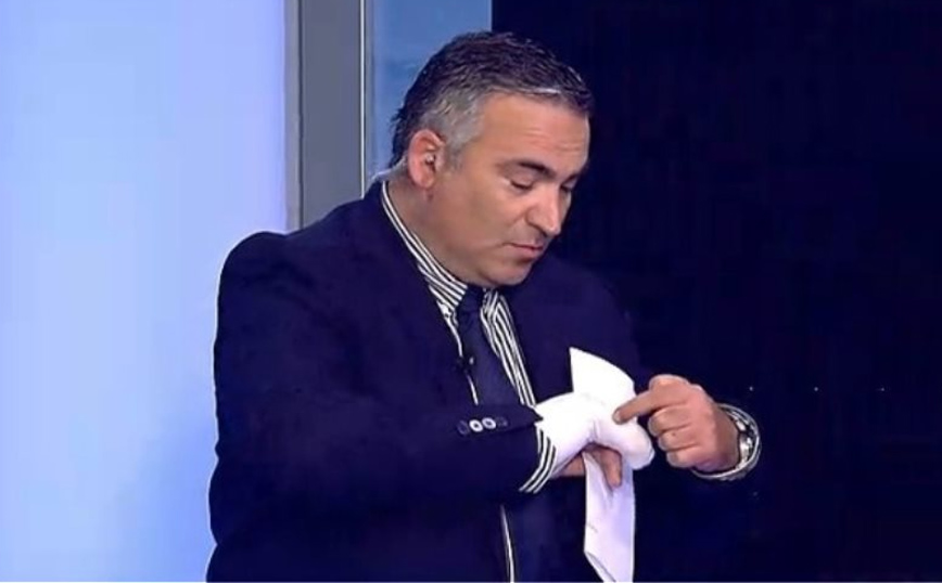 Οι Αταίριαστοι: Με γύψο και άρωμα… ΠΑΣΟΚ εμφανίστηκε ο Γιάννης Ντσούνος