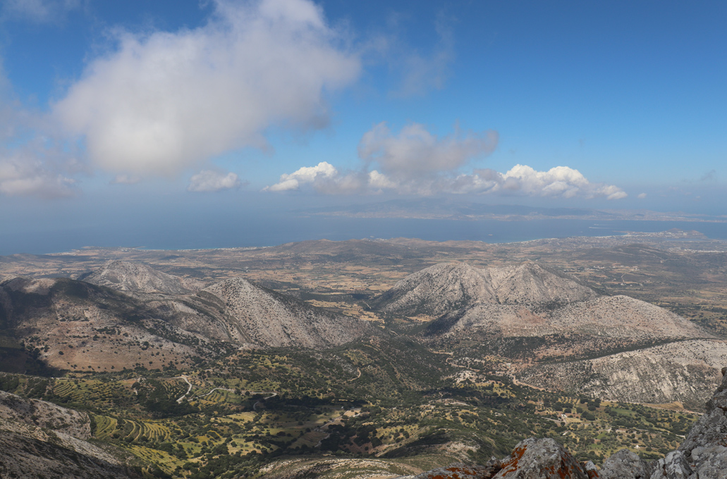 Το επιβλητικό βουνό του Δία στη Νάξο που προκαλεί δέος