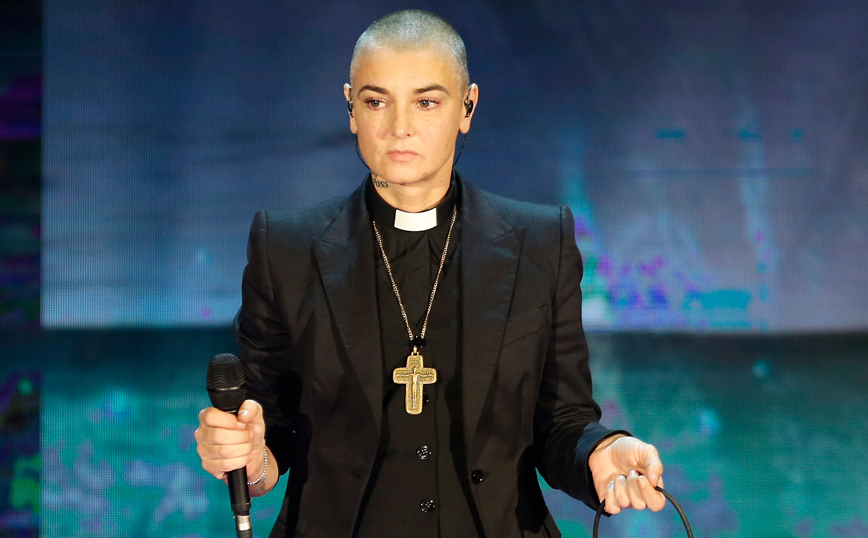 Sinéad O’Connor: Η εφιαλτική νύχτα με τον Prince, η κακοποίηση και ο Έλληνας κουρέας