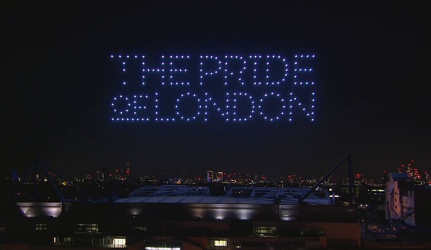 Τσέλσι: Το Στάμφορντ Μπριτζ και ο ουρανός του Λονδίνου φωτίστηκαν στα Μπλε