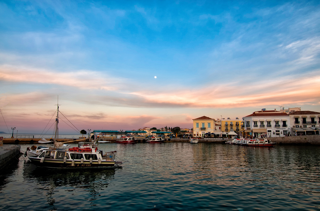 Ντάπια, η πλατεία συνώνυμο με τις Σπέτσες