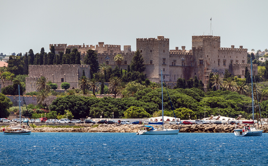 Στη Ρόδο έφτασαν σήμερα οι πρώτοι 180 τουρίστες από τη Μεγάλη Βρετανία