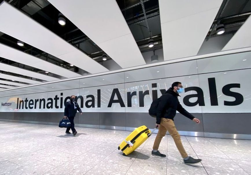 Μεγάλη Βρετανία: Εντείνονται οι πιέσεις στην κυβέρνηση για χαλάρωση των ταξιδιωτικών περιορισμών