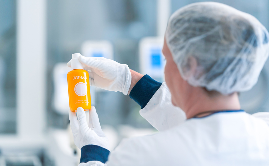 Η L’oreal ανακοινώνει την υλοποίηση του πρώτου μπουκαλιού καλλυντικών κατασκευασμένου από πλαστικό