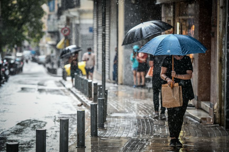 Καιρός: Ακόμη μία μέρα με βροχές και καταιγίδες – Σε χαμηλά επίπεδα η θερμοκρασία