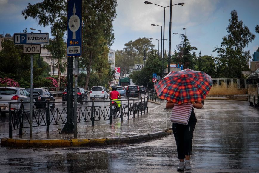 Ισχυρές καταιγίδες και χαλάζι στην Αττική &#8211; Πώς θα εξελιχθεί η κακοκαιρία τις επόμενες ώρες