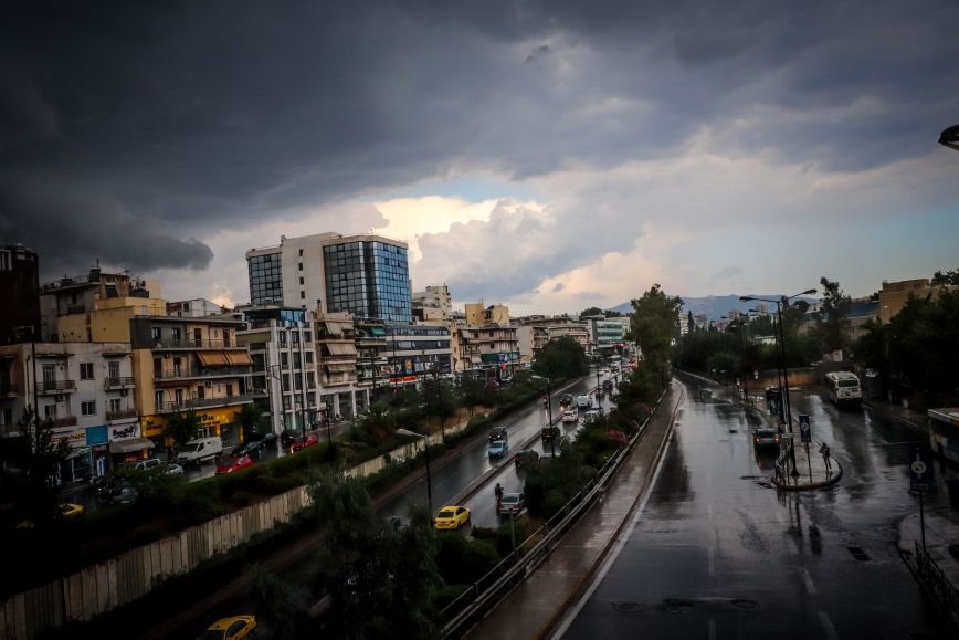 Καιρός: Έρχονται βροχές, καταιγίδες και χαλάζι