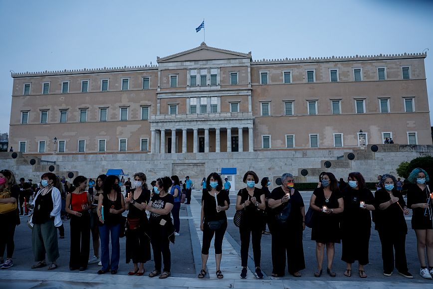 Συγκέντρωση στο Σύνταγμα για την Καρολάιν: Κυρίαρχο αίτημα να κατοχυρωθεί νομικά ο όρος γυναικοκτονία