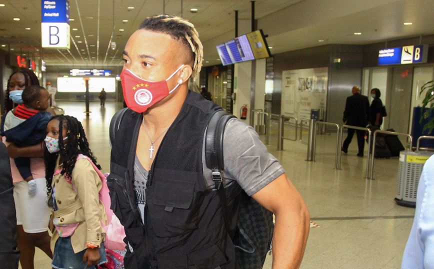 Έφτασε στην Ελλάδα για τον Ολυμπιακό ο Κουντέ