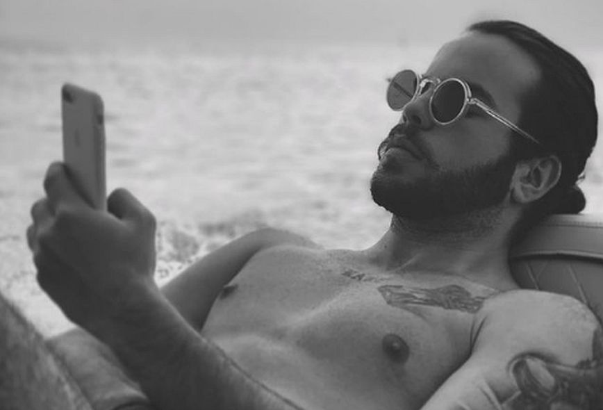 Άγγελος Λάτσιος: Έδειξε τα… οπίσθια του και το Twitter πήρε φωτιά