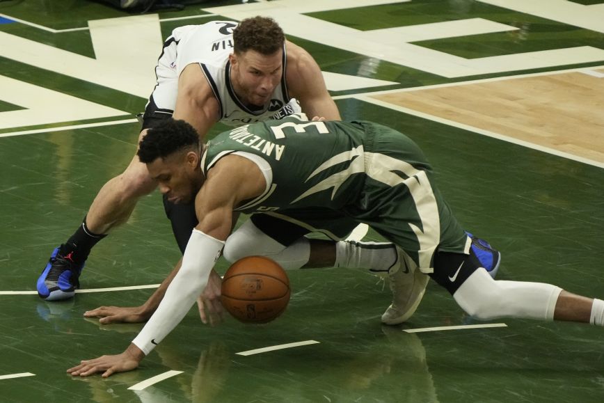 NBA: Ξανά στο κόλπο της πρόκρισης οι Μπακς – Έκαναν το 2-1 στη σειρά με τους Νετς