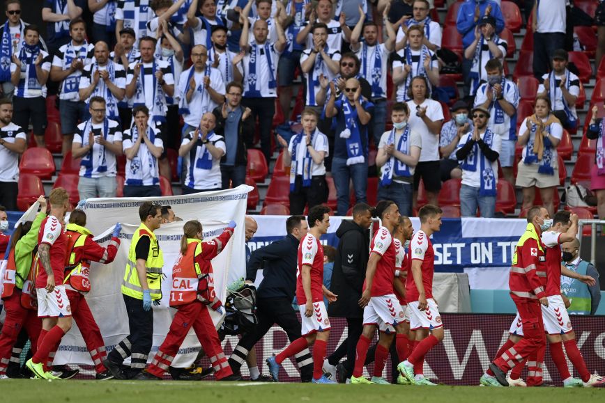 Euro 2020: Στο πλευρό του Έρικσεν όλος ο πλανήτης – Για «θαύμα» κάνουν λόγο τα διεθνή ΜΜΕ