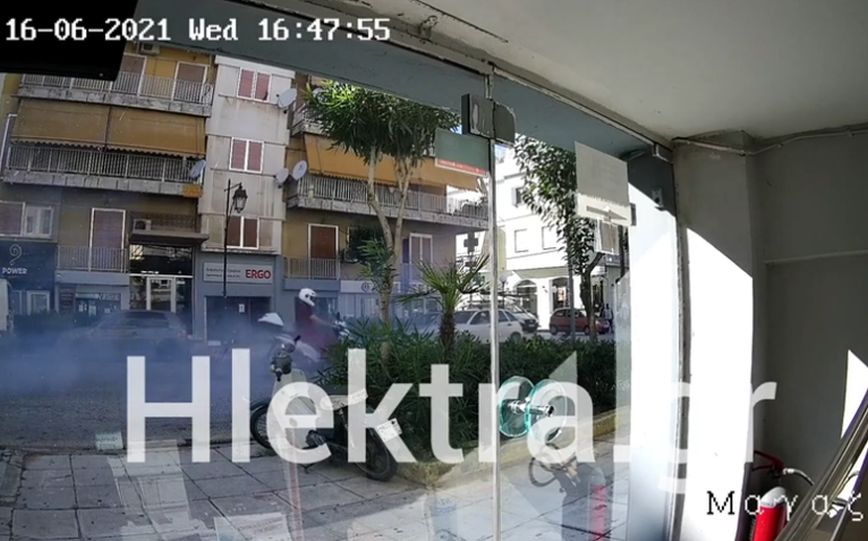 Κόρινθος: Οδηγός παθαίνει επιληπτική κρίση στο τιμόνι και πέφτει πάνω σε παρκαρισμένα οχήματα
