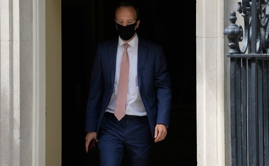 Σάλος στη Βρετανία με τον «άπιστο» υπουργό Υγείας – Ακύρωσε δημόσια εμφάνιση ο Ματ Χάνκοκ
