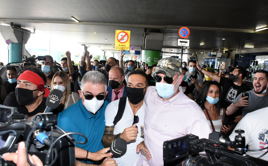 Survivor &#8211; Τριαντάφυλλος: Έφτασε στην Ελλάδα ο «Ντάφι» και έγινε χαμός στο αεροδρόμιο
