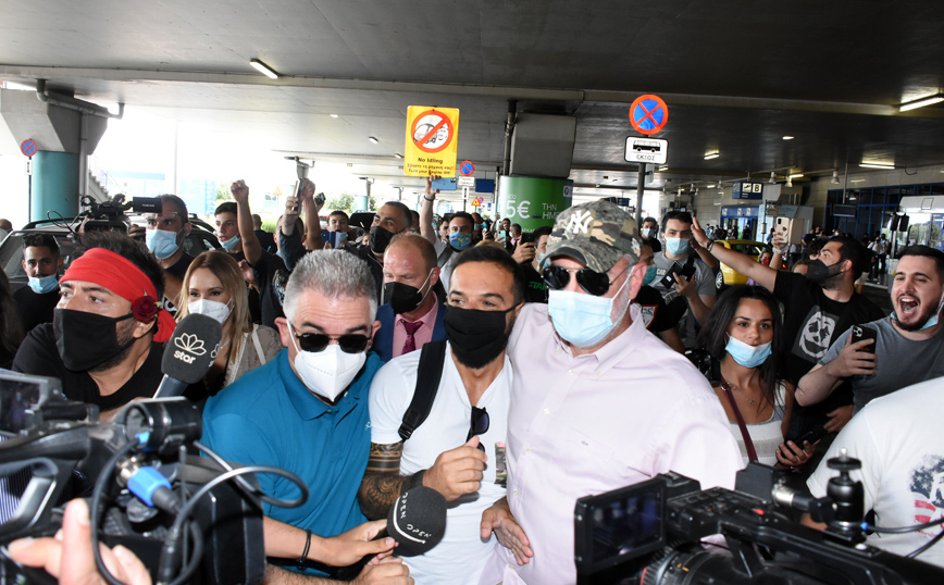 Survivor – Τριαντάφυλλος: Έφτασε στην Ελλάδα ο «Ντάφι» και έγινε χαμός στο αεροδρόμιο