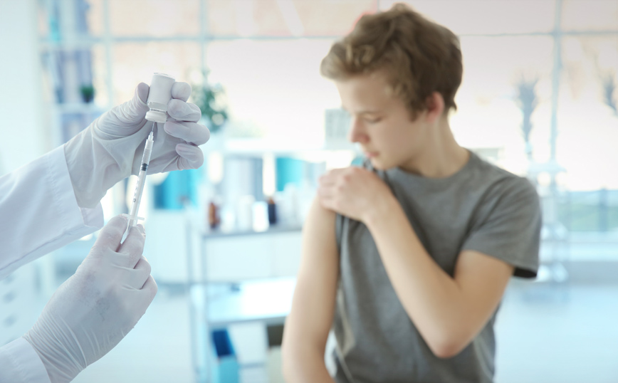 Ισπανία: Στόχος να εμβολιαστούν οι έφηβοι 12-17 ετών πριν τη νέα σχολική χρονιά
