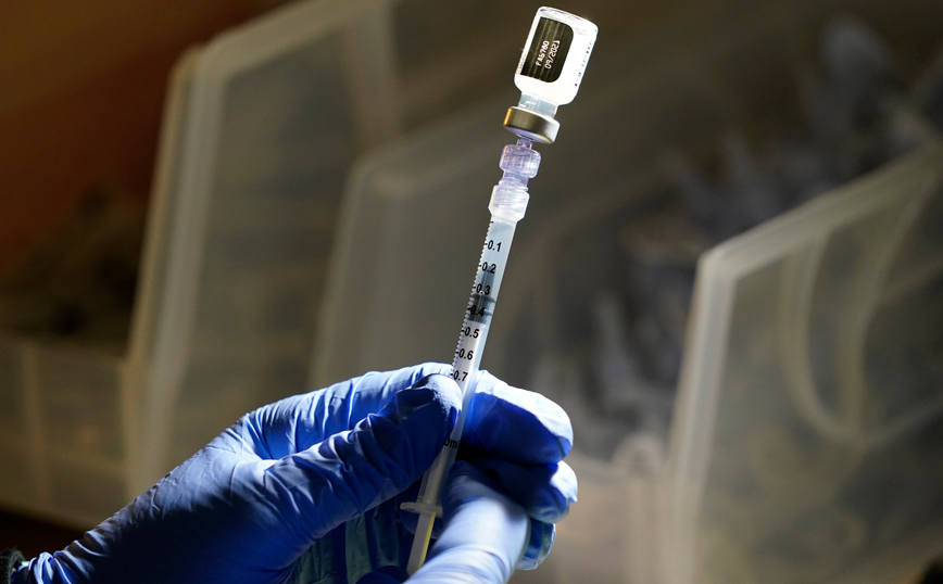 Κορονοϊός: Ο πλήρης εμβολιασμός αποτρέπει κατά 50% τη μετάδοση της μετάλλαξης Delta και κατά 60% την Covid-19