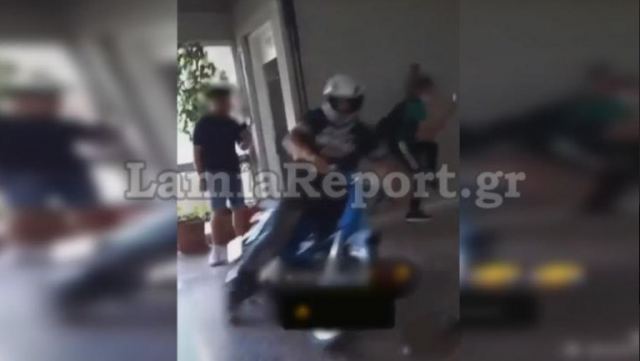 Πανικός στη Λαμία: Μαθητής μπήκε με το μηχανάκι μέσα σε σχολείο