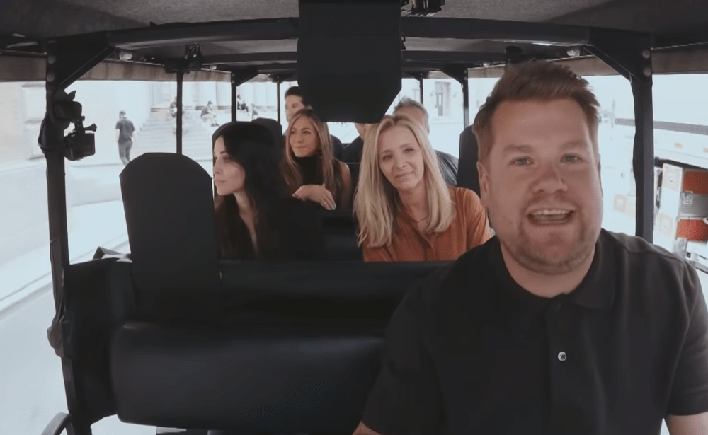 Friends: To carpool karaoke των πρωταγωνιστών με τον Τζέιμς Κόρντεν και το λάθος με το χειρόφρενο