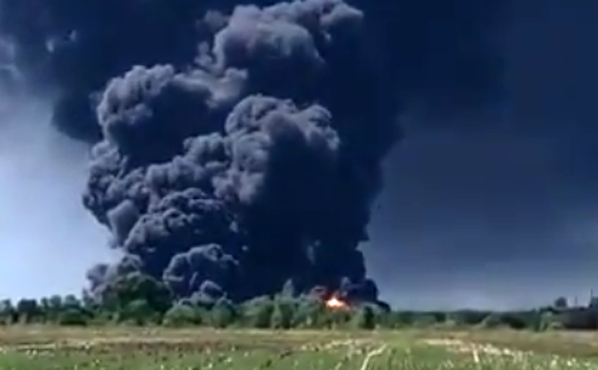 Εικόνες από τεράστια φωτιά σε εργοστάσιο χημικών στο Ιλινόις &#8211; Εκκενώθηκε η γύρω περιοχή
