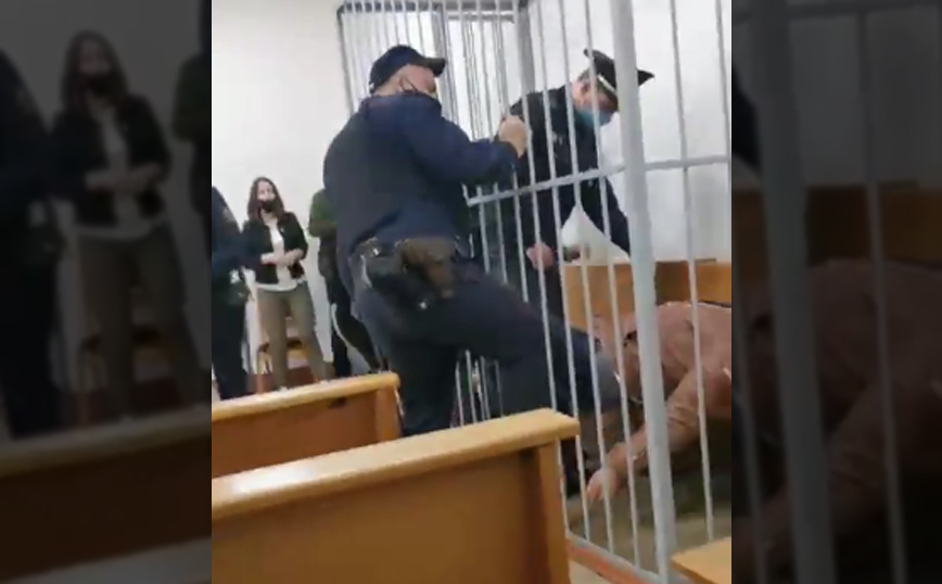 Ακτιβιστής προσπάθησε να κόψει τον λαιμό του σε δικαστήριο στη Λευκορωσία