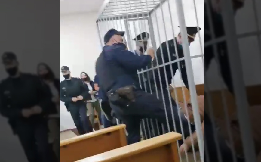 Ποιος είναι ο ακτιβιστής που πήγε να κόψει τον λαιμό στο δικαστήριο στη Λευκορωσία