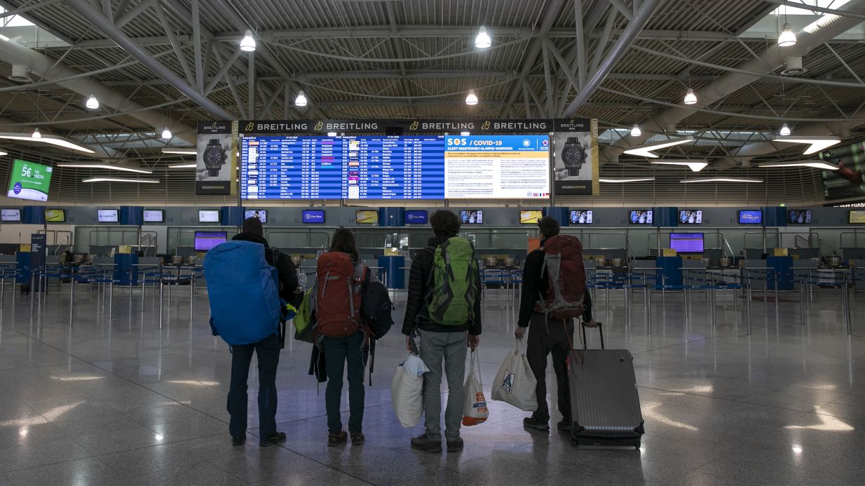 Μετάλλαξη Όμικρον: Παραμένουν οι περιορισμοί αφίξεων από τις 9 χώρες της Αφρικής