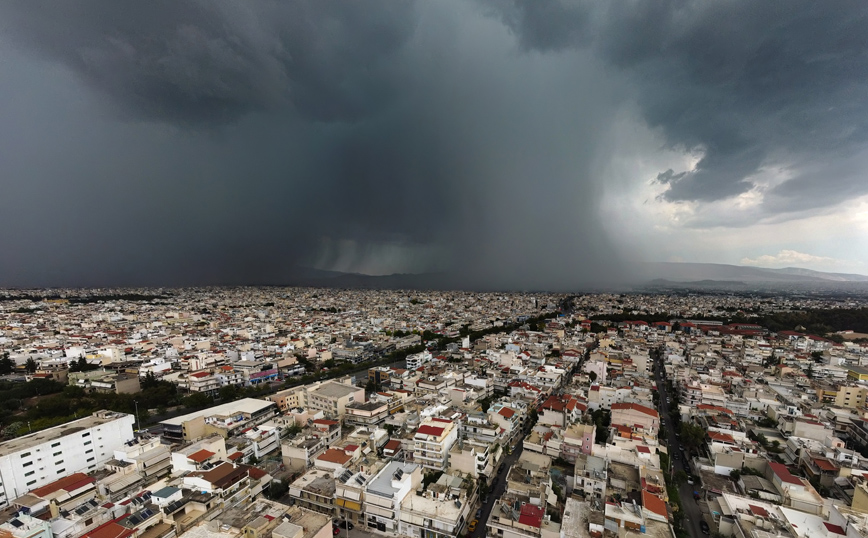 Φθινοπωρινός ο καιρός: Μέχρι το απόγευμα τα έντονα φαινόμενα