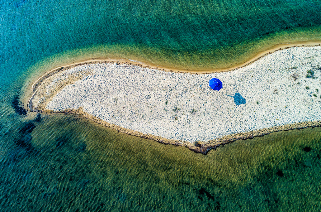Καρύδι: Η παραλία στη Χαλκιδική που παραπέμπει σε μέρη εξωτικά
