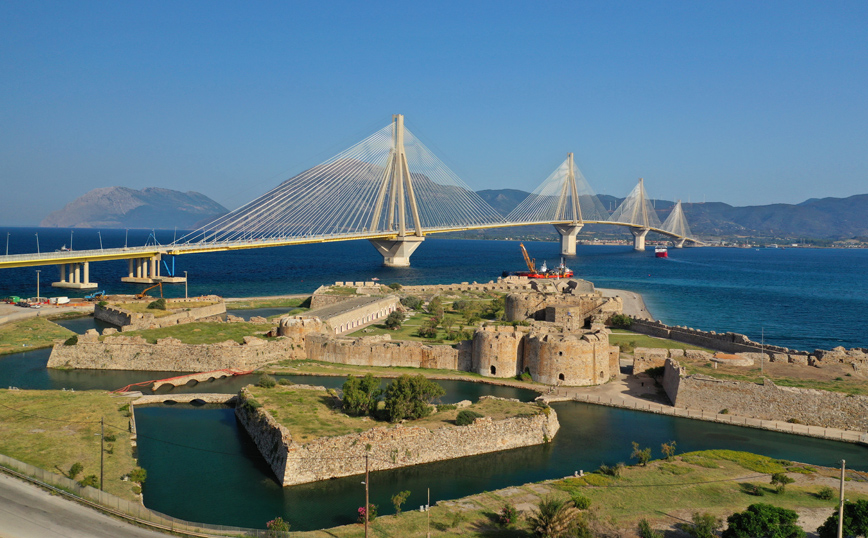 Πάτρα: Σε εξέλιξη έρευνες στην θαλάσσια περιοχή της γέφυρας του Ρίου – Αντιρρίου για τον εντοπισμό ατόμου