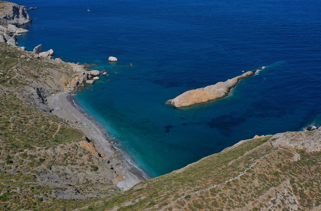 Κάτεργο, η παραλία στη Φολέγανδρο συνώνυμη με την άγρια ομορφιά