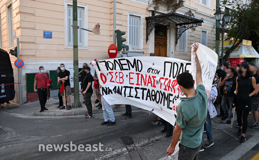 Εικόνες από κινητοποίηση στο Σύνταγμα για το εργασιακό νομοσχέδιο