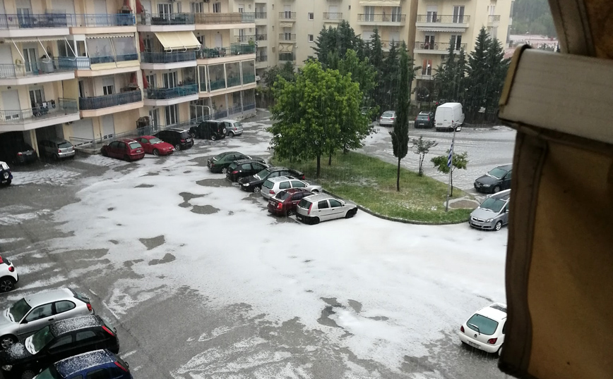 Καταιγίδα και χαλάζι «χτύπησαν» την Ξάνθη – Εικόνες από τους λευκούς δρόμους