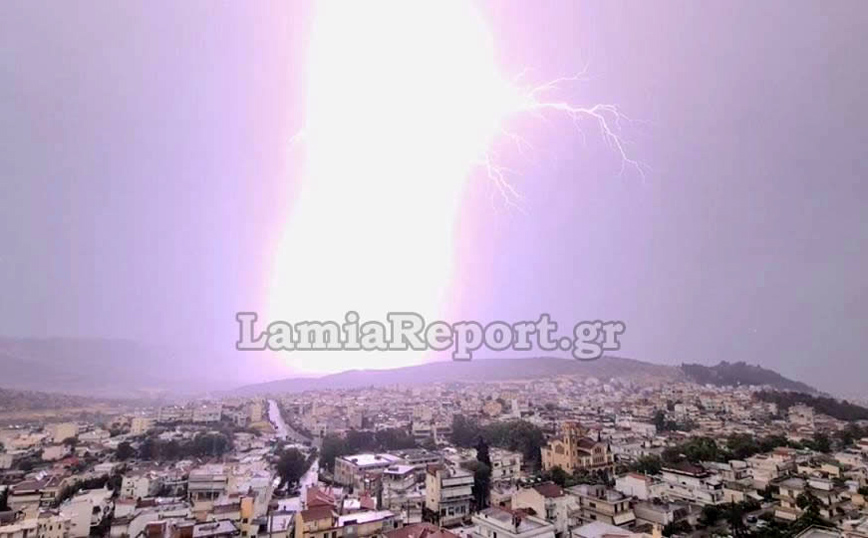 Εντυπωσιακές εικόνες από τους κεραυνούς και την καταιγίδα στη Λαμία