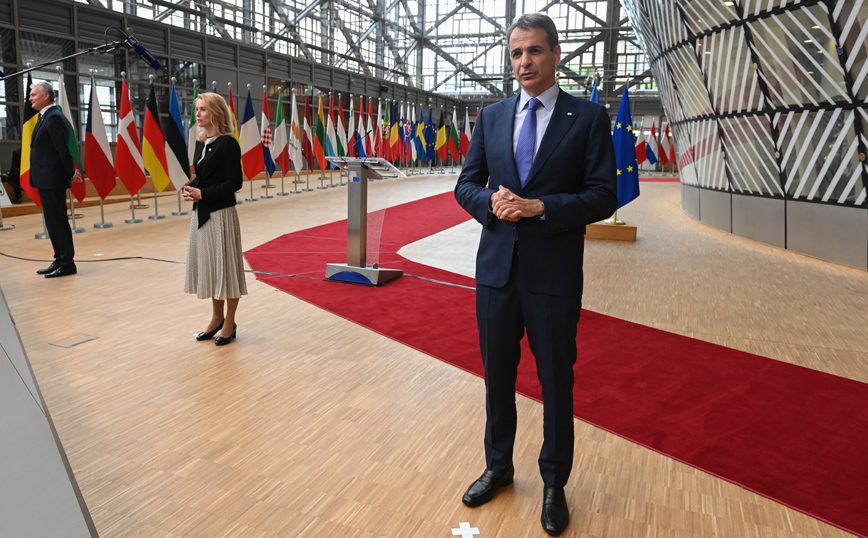 Σύνοδος Κορυφής: Απαραίτητη η συνέχεια των εμβολιασμών – Επαγρύπνηση για τις μεταλλάξεις του κορονοϊού