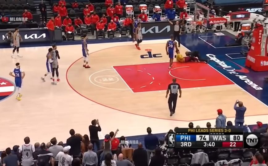 NBA: Φίλαθλος μπήκε στο παρκέ για να πιάσει την μπασκέτα και συνελήφθη