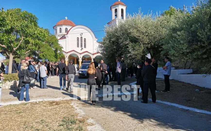 Τάσος Μπερδέσης: Κηδεύτηκε στη Μιτόπολη Αχαΐας – Γάντια του μποξ πάνω στο φέρετρο