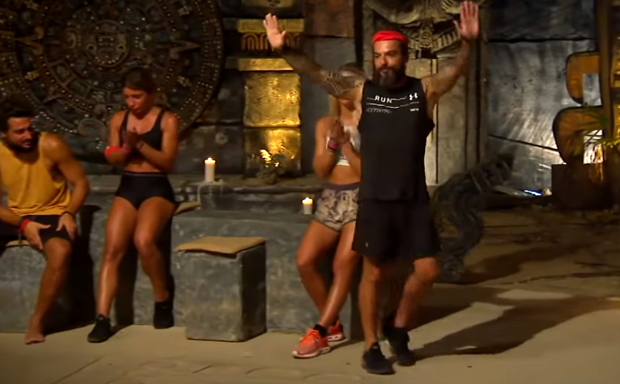 Survivor: Το Twitter αποχαιρετά τον Τριαντάφυλλο – «Φιλάκια ρουφηχτά»