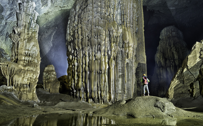 Στο επιβλητικό εσωτερικό του μεγαλύτερου σπηλαίου στον κόσμο