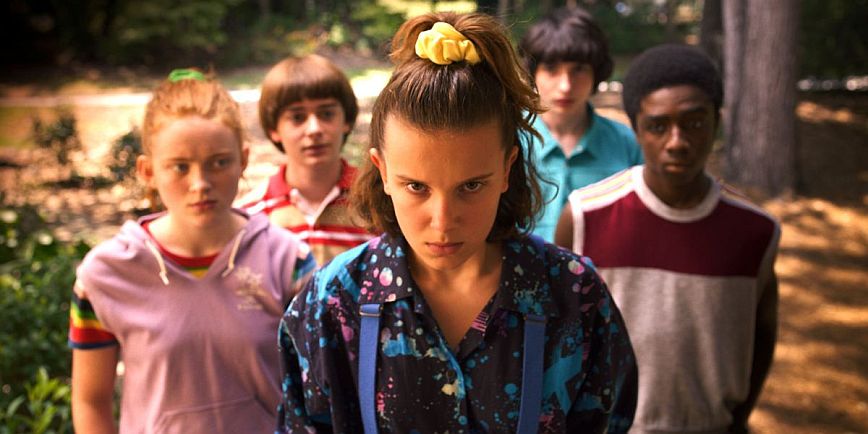 Stranger Things: Φωτογραφίες από τα γυρίσματα δείχνουν τραυματισμένο έναν βασικό χαρακτήρα