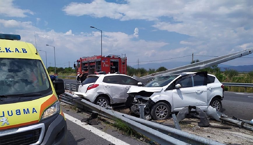 Σοβαρό τροχαίο με 4 τραυματίες στο ύψος του κόμβου Κιλελέρ: Η Πυροσβεστική απεγκλώβισε γυναίκα οδηγό