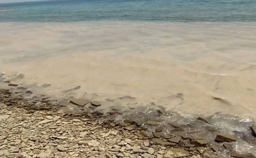 Έφτασε στη Λήμνο η βλέννα του Μαρμαρά