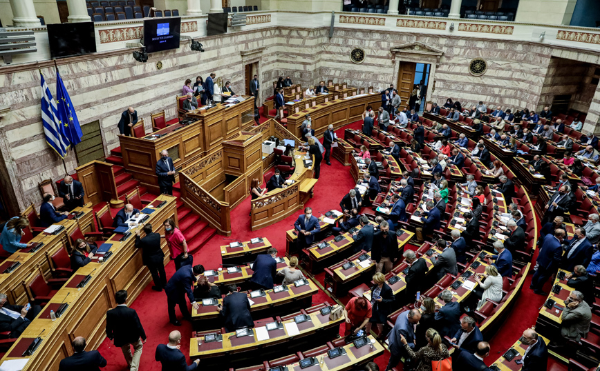 Βουλή: Υπερψηφίστηκε ο αναπτυξιακός νόμος