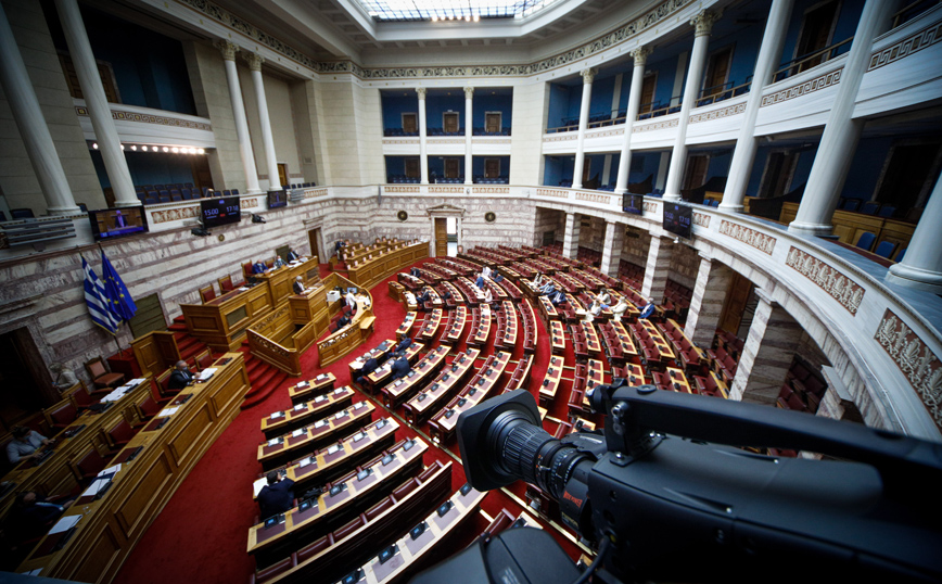 Βουλή – Εξεταστική Επιτροπή για παρακολουθήσεις: Συνεχίζεται η κατάθεση του διοικητή της ΕΥΠ Θεμιστοκλή Δεμίρη
